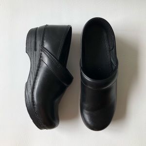 Dansko Classic Professional Solid Black Clogs size 38 / US 7.5-8